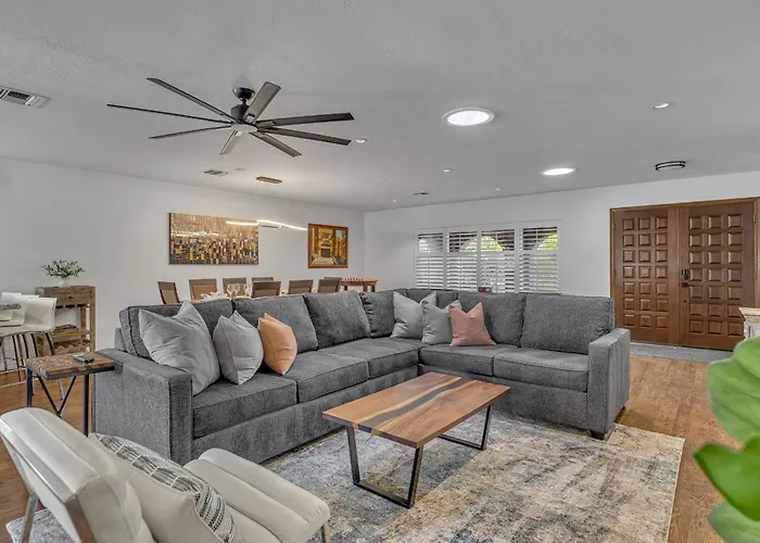 Spacious Palm Oasis