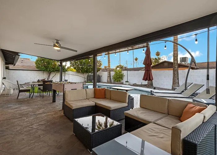 Spacious Palm Oasis Tempe